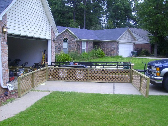 Gallery Images : 3M Custom Fence.